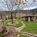 Vrachni Stone House *