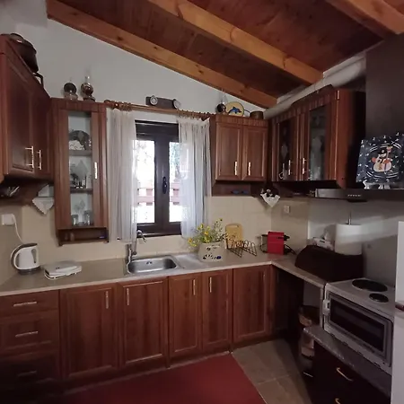 Σαλέ Vrachni Stone House *