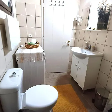 Vrachni Stone House *