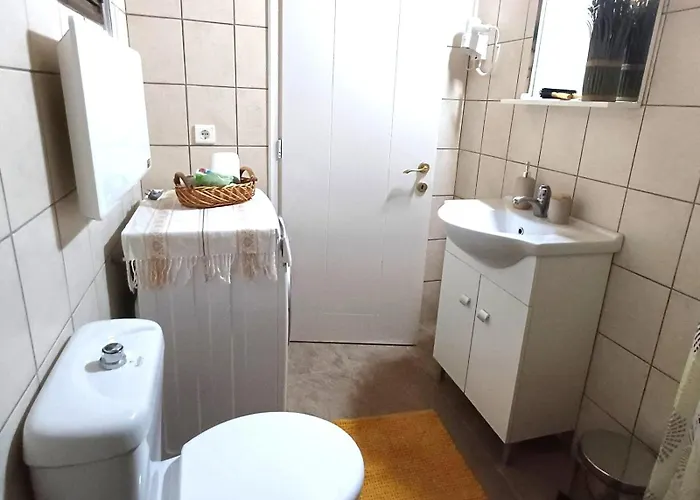 Vrachni Stone House *